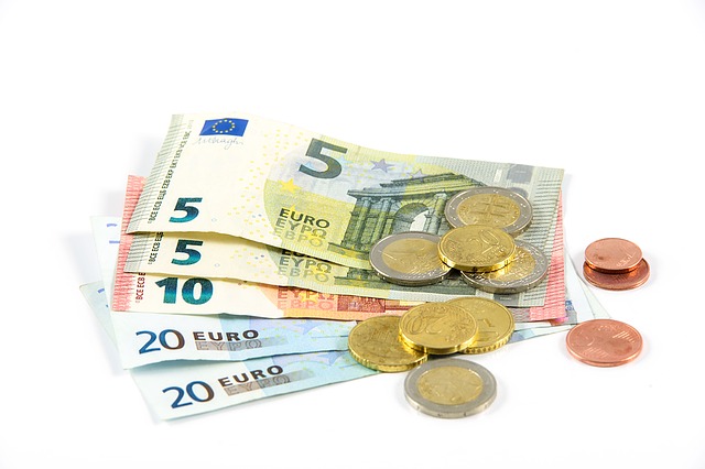 euro bankovky a mince